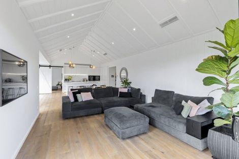 Photo of property in 58 Falconer Rise, Jacks Point, Queenstown, 9371