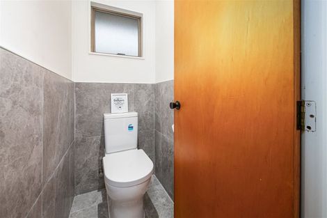 Photo of property in 8 Forest Hill Road, Henderson, Auckland, 0612