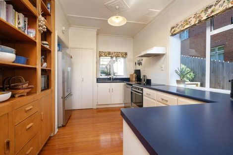 Photo of property in 102 Norfolk Street, Saint Clair, Dunedin, 9012