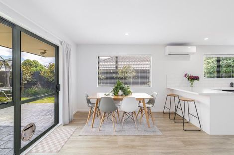 Photo of property in 15 Farquhars Road, Redwood, Christchurch, 8051