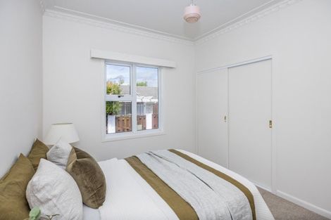 Photo of property in 22 Forest Lake Road, Forest Lake, Hamilton, 3200