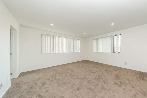 Photo of property in 2 Azzurro Way, Flat Bush, Auckland, 2019