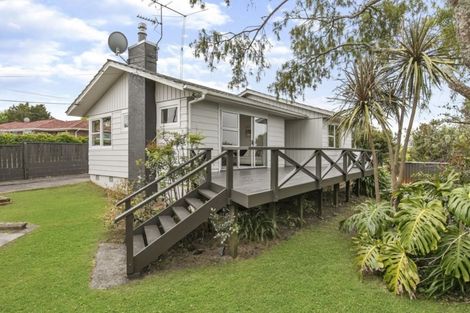 Photo of property in 14 Taupo Street, Green Bay, Auckland, 0604