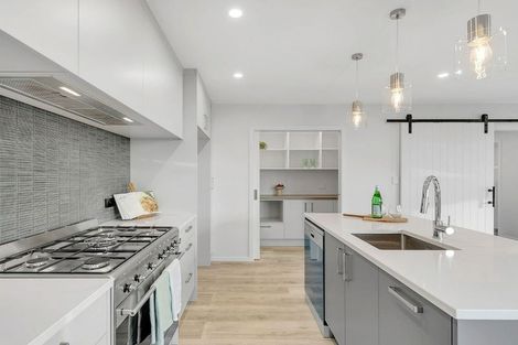 Photo of property in 68 Kakariki Grove, Waikanae, 5036