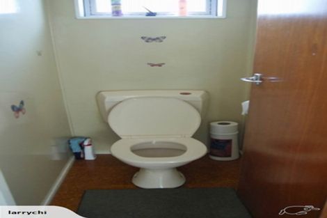 Photo of property in 2/6 Chivalry Road, Glenfield, Auckland, 0629