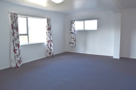 Photo of property in 2/527 Beach Road, Murrays Bay, Auckland, 0630