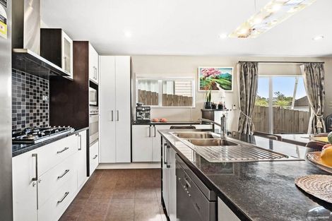 Photo of property in 17 Wye Oak Drive, Schnapper Rock, Auckland, 0632