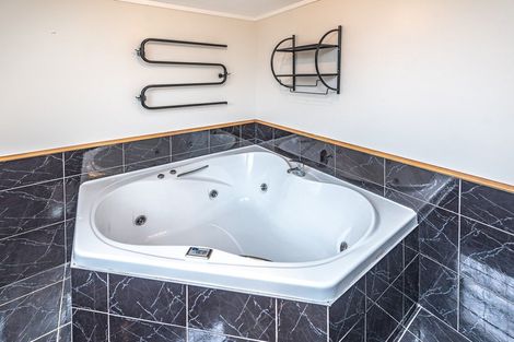 Photo of property in 8 Ash Place, Aramoho, Whanganui, 4500