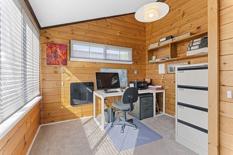 Photo of property in 10 Ridge Lane, New Plymouth, 4310