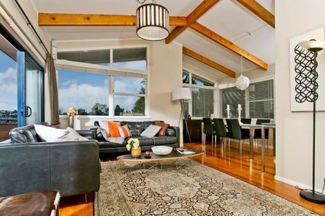 Photo of property in 20 Holt Avenue, Torbay, Auckland, 0630