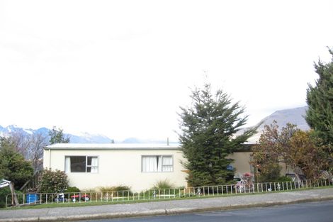 Photo of property in 29 Wynyard Crescent, Fernhill, Queenstown, 9300
