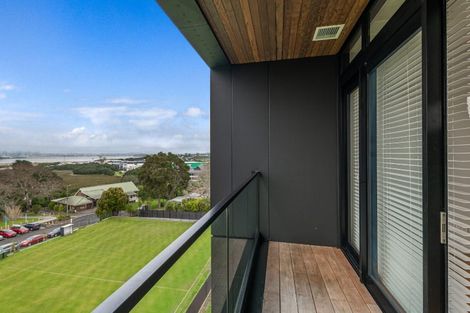 Photo of property in Frank Sargeson Apts, 406/74 Anzac Street, Takapuna, Auckland, 0622