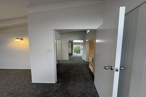 Photo of property in 1/3 Miraka Place, Birkenhead, Auckland, 0626