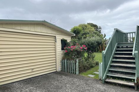 Photo of property in 21 Tudor Road, Henderson, Auckland, 0610