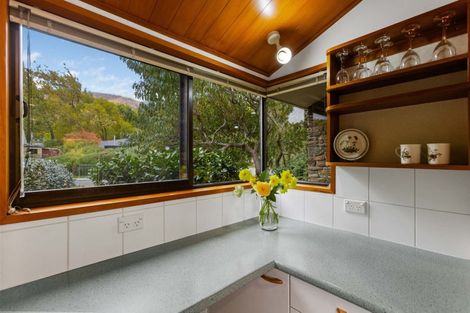 Photo of property in 12 Heuchan Lane, Wanaka, 9305