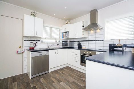 Photo of property in 2/22 Norcross Avenue, Henderson, Auckland, 0612