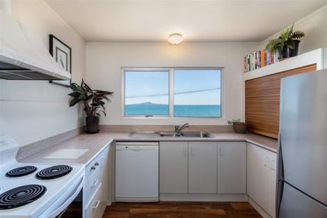 Photo of property in 32 Manly Esplanade, Browns Bay, Auckland, 0630