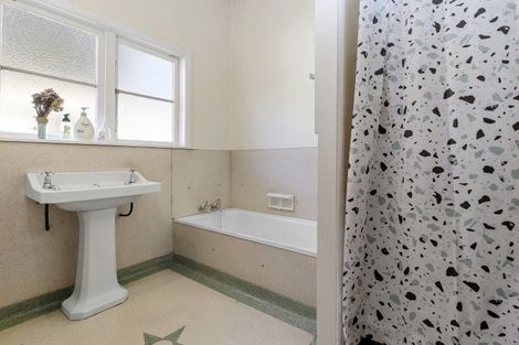 Photo of property in 194 Naenae Road, Naenae, Lower Hutt, 5011