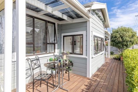 Photo of property in 13 Waverley Street, Waipawa, 4210