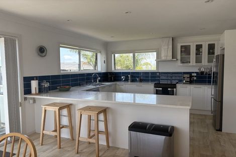 Photo of property in 1/953 Beach Road, Torbay, Auckland, 0630