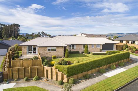 Photo of property in 28 Galea Grove, Kelvin Grove, Palmerston North, 4414