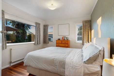 Photo of property in 44 Kiwi Esplanade, Mangere Bridge, Auckland, 2022