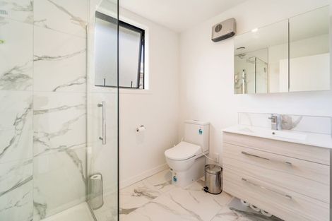 Photo of property in 2/102 Millbrook Road, Sunnyvale, Auckland, 0612