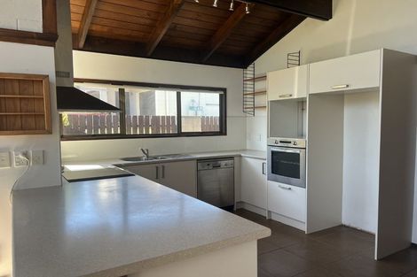 Photo of property in 96 Becroft Drive, Forrest Hill, Auckland, 0620