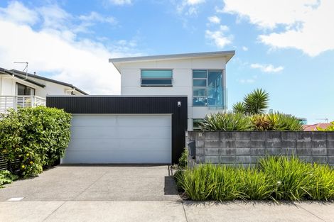 Photo of property in 2 Cutfield Road, New Plymouth, 4310