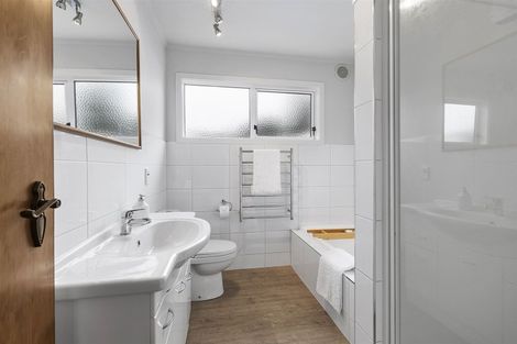 Photo of property in 142 Kahu Road, Paremata, Porirua, 5024