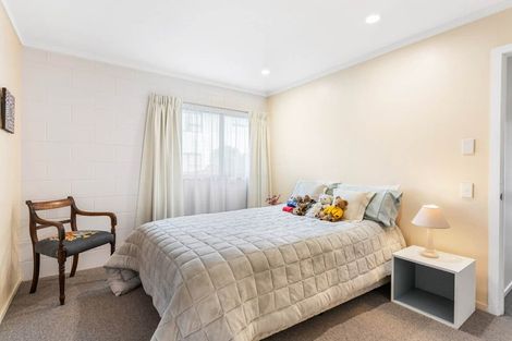 Photo of property in 20 John Downs Drive, Browns Bay, Auckland, 0630