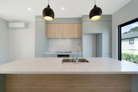 Photo of property in 5/107 Hobsonville Road, West Harbour, Auckland, 0618