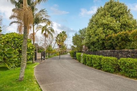 Photo of property in 8/126 Whangaparaoa Road, Red Beach, 0932