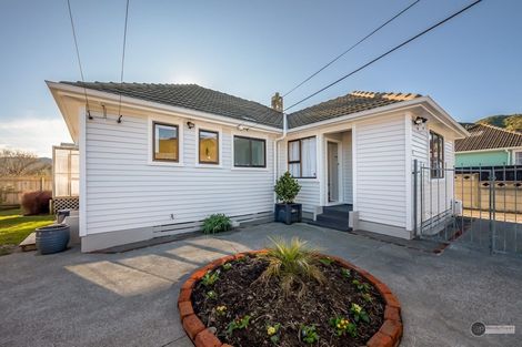 Photo of property in 15 Fleet Street, Naenae, Lower Hutt, 5011