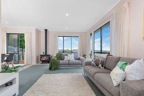 Photo of property in 19 Pannill Place, Oteha, Auckland, 0632