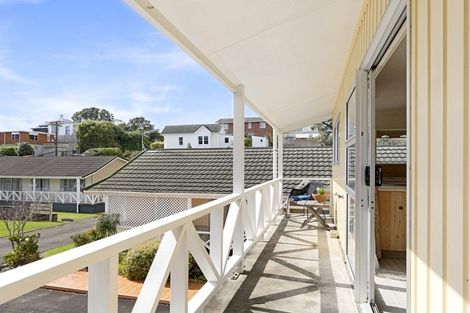 Photo of property in 33 Carrington Street, New Plymouth, 4310