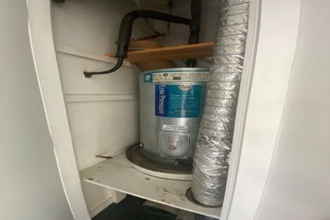 Photo of property in 179 Newlands Road, Newlands, Wellington, 6037