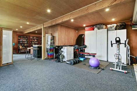 Photo of property in 102 Stewart Drive, Newlands, Wellington, 6037