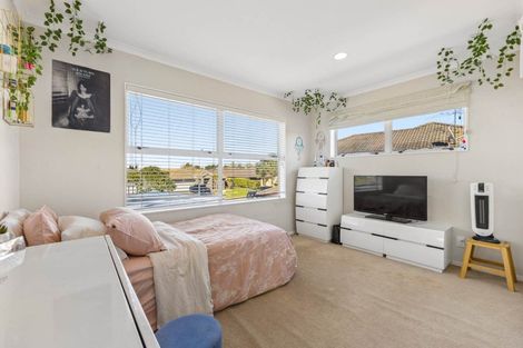 Photo of property in 39 Stranraer Crescent, Wattle Downs, Auckland, 2103