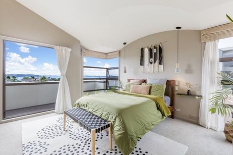 Photo of property in 135 Wiseley Road, West Harbour, Auckland, 0618