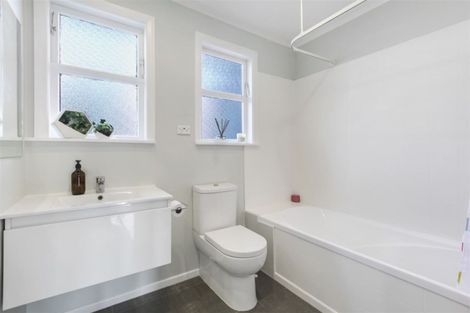 Photo of property in 1/10 Gladfield Lane, Te Atatu Peninsula, Auckland, 0610