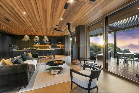 Photo of property in 124a Seaview Road, Piha, New Lynn, 0772