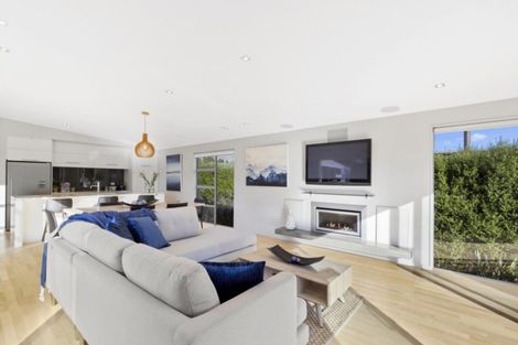 Photo of property in 73 Oregon Drive, Kelvin Heights, Queenstown, 9300
