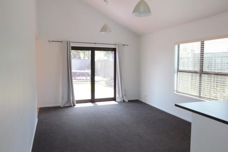 Photo of property in 1/19 Tree View Avenue, Glenfield, Auckland, 0629