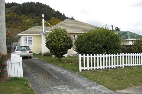 Photo of property in 28 Thirlmere Street, Wainuiomata, Lower Hutt, 5014