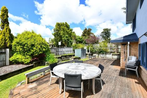 Photo of property in 11 Rosetti Rise, West Harbour, Auckland, 0618
