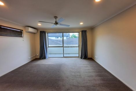 Photo of property in 10 Newbury Place, Schnapper Rock, Auckland, 0632