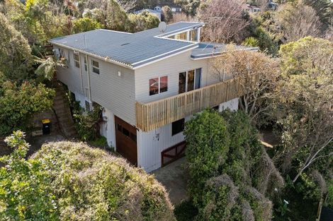 Photo of property in 1 Fyvie Avenue, Tawa, Wellington, 5028