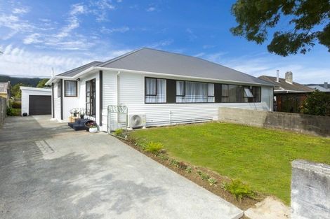 Photo of property in 380 Cambridge Terrace, Naenae, Lower Hutt, 5011
