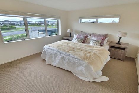 Photo of property in 99 Bayvista Drive, Karaka, Papakura, 2113